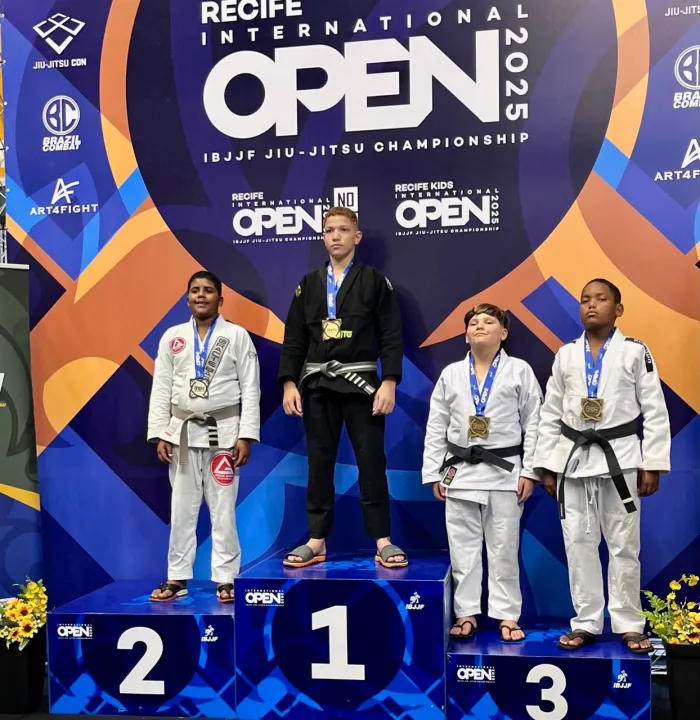 Atletas da Fundação Campeões do Amanhã conquistam 18 ouros em três competições de jiu-jitsu