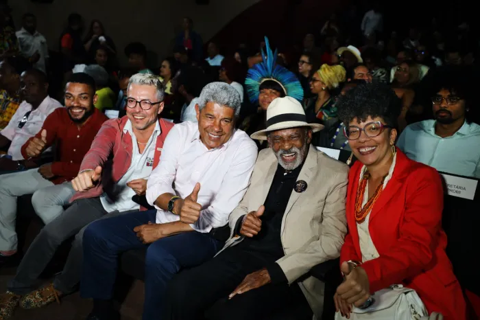 Governador participa de sessão especial do filme Malês durante o Novembro Negro