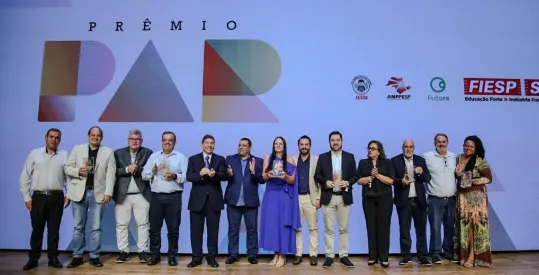 No topo outra vez: Bertioga conquista Prêmio Alfabetização Responsável 2025