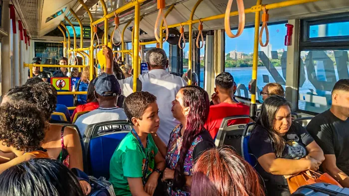 Ônibus elétrico começa a circular pela Grande Ilha em fase de testes