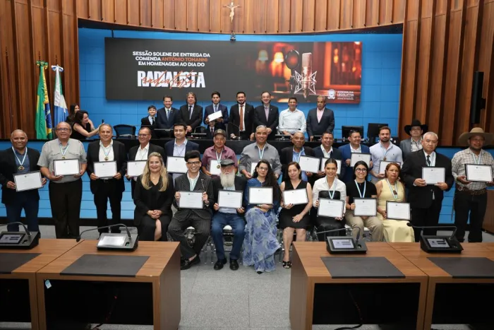 Dia do Radialista: Sessão homenageia profissionais que são companhias diárias em todas as horas