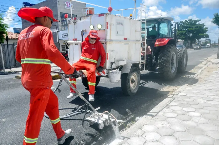 Emlur realiza operação diária de limpeza e reforça canais de atendimento à população