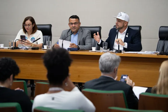 Comissão aprova projeto que proíbe condenados por pedofilia de dar aulas no DF