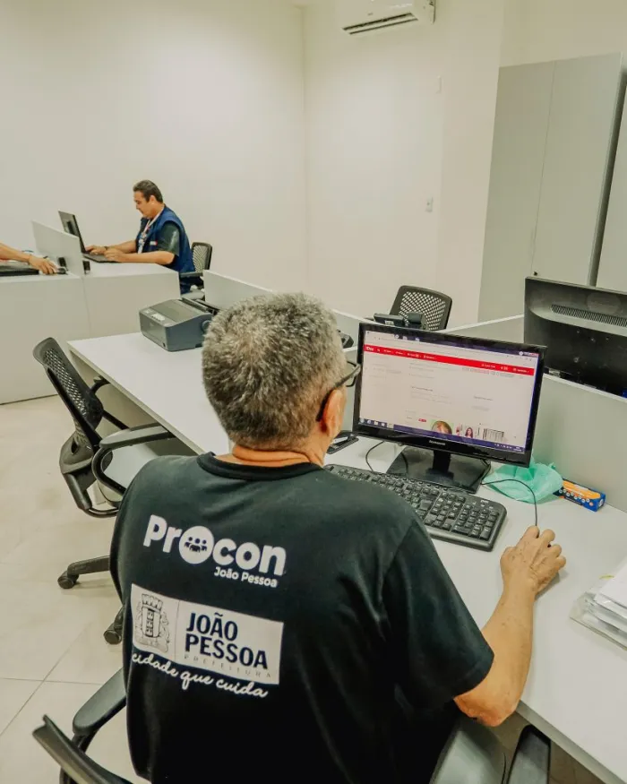 Procon-JP orienta cliente da Oi sobre procedimentos para garantir serviços durante a transição para outra empresa