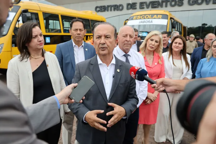 Governador Jorginho Mello anuncia destinação de Centro de Eventos em Canasvieiras para o setor da Educação