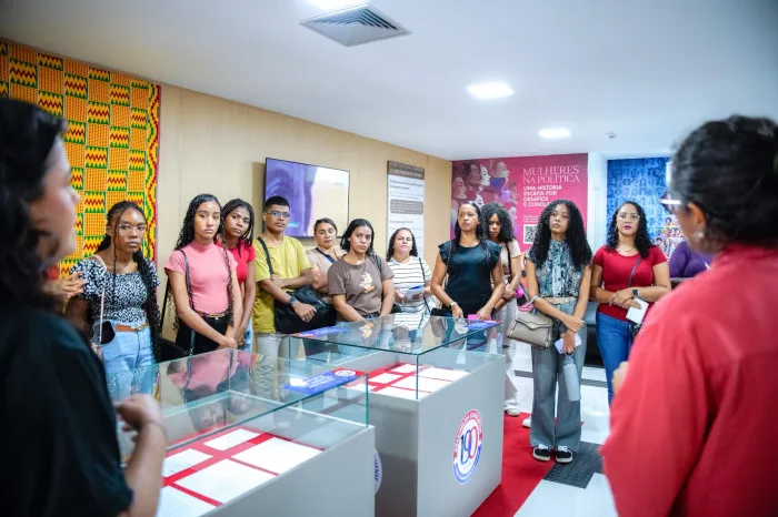 Alunos do Senai visitam exposições e acervo do Memorial do Legislativo Maranhense
