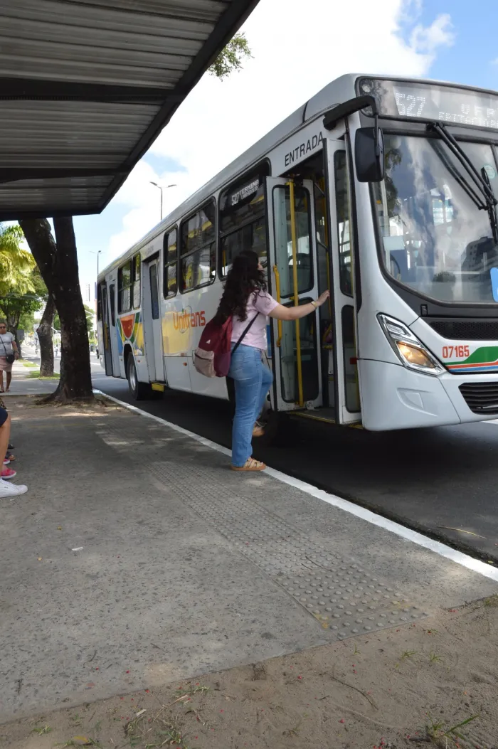 Prefeitura garante Passe Livre para candidatos no 2º dia do Enem, monitora trânsito e reforça ônibus
