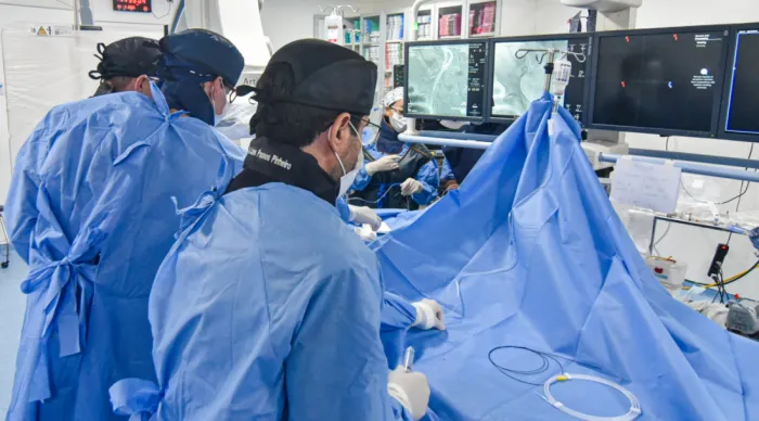 Huse realiza procedimento inédito de implante de válvula aórtica e amplia linha de cuidado cardiovascular