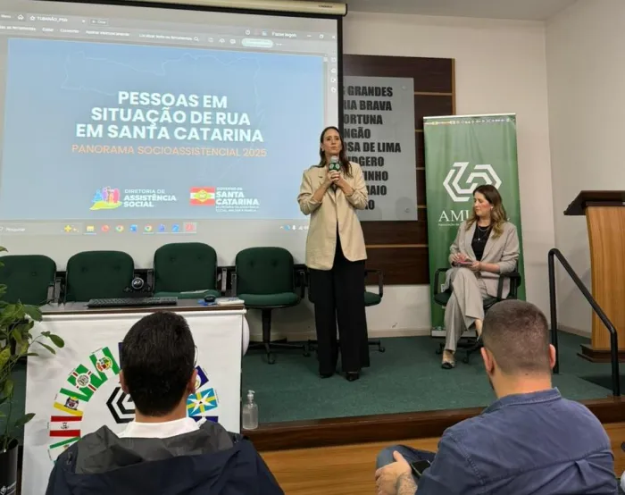 Assistência Social de SC participa de Seminário Regional da Política Pública da População em Situação de Rua em Tubarão