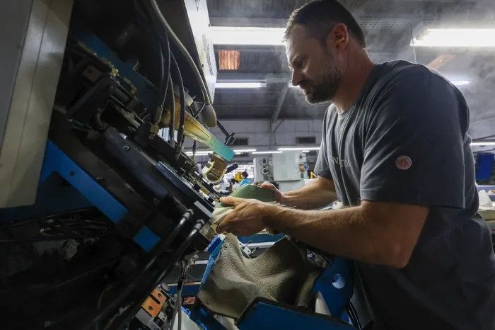 Mercado de trabalho: Santa Catarina é destaque em escolaridade e participação da indústria