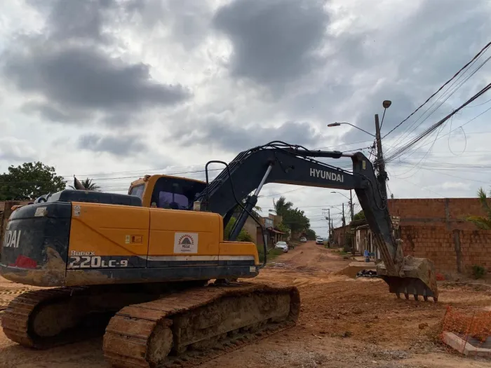 Obras: Rua Bahia, no bairro São Miguel da Conquista, recebe drenagem para escoamento de esgoto