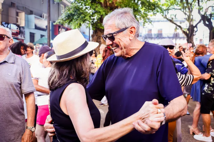 Cantor Cristiano Oliveira é atração do Sabadinho Bom