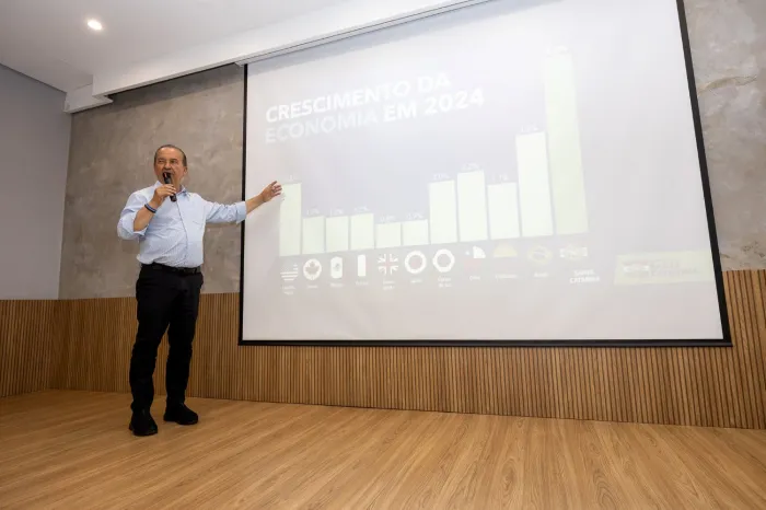 Governador Jorginho Mello participa da inauguração da expansão de cervejaria em Lages 