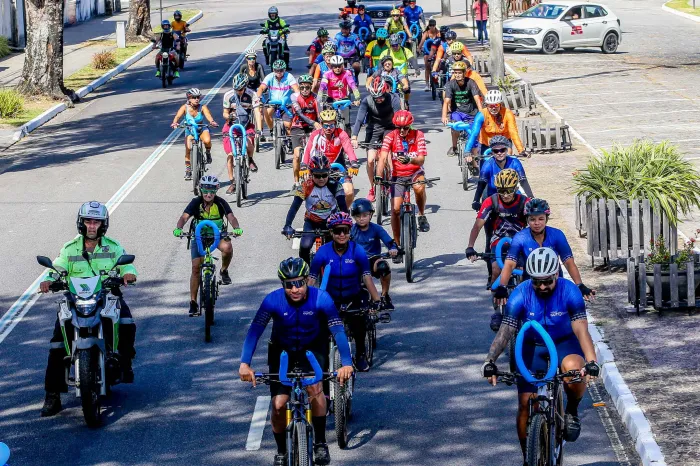 Pedalada Azul reúne participantes em ação de conscientização sobre a saúde do homem