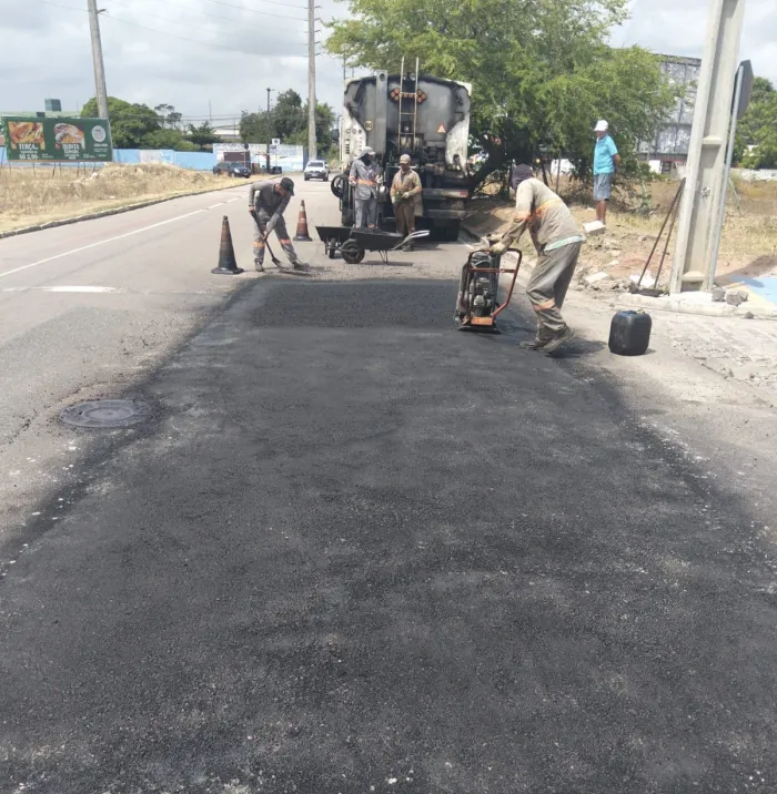 Seinfra inicia semana com serviços da operação tapa-buraco em mais de 30 bairros