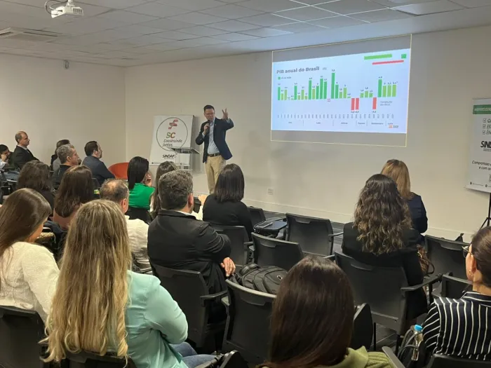 Excelência da gestão fiscal de Santa Catarina é destaque em reunião anual de servidores da Fazenda
