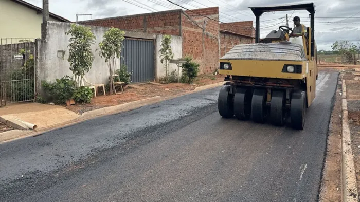 Asfaltamento no Taveira avança e metade deve estar pronta até o fim do ano