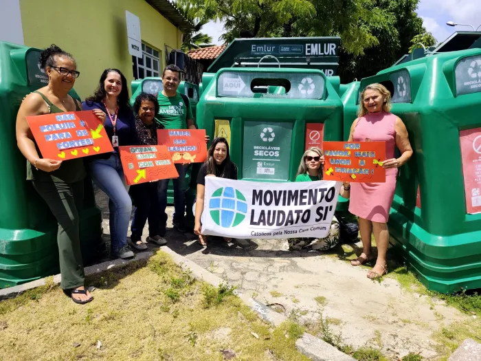 Emlur orienta participantes para não descartarem resíduos irregularmente durante Romaria da Penha