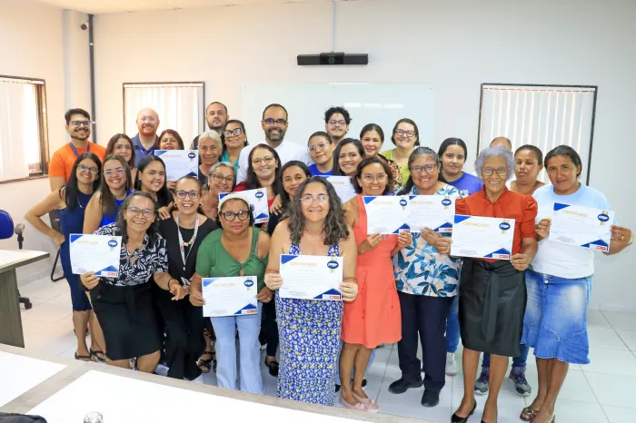 Sedes entrega certificados para alunas do curso de gastronomia e aproveitamento de frutas e legumes