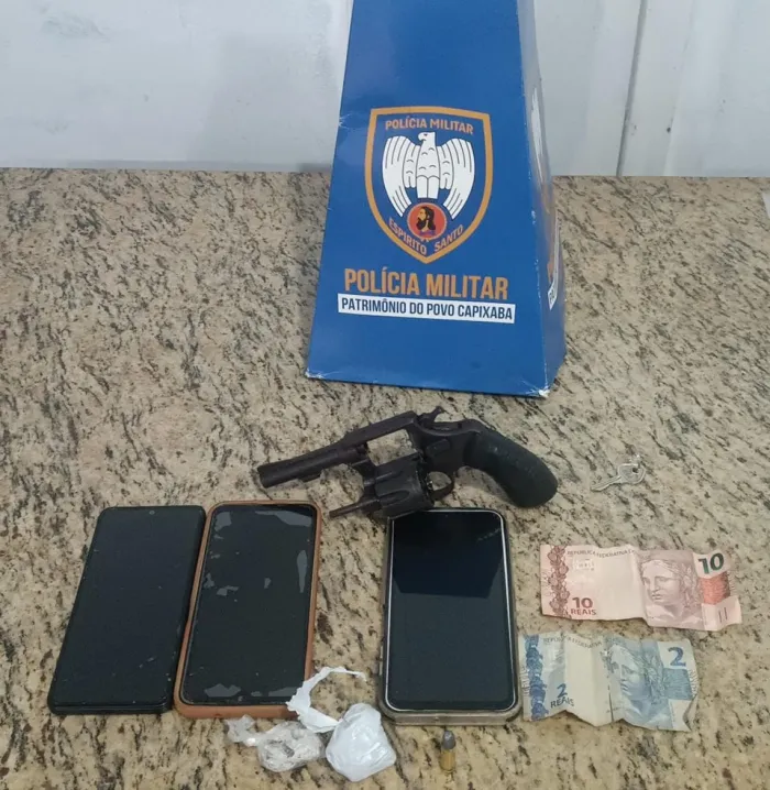 15ª Cia Ind. apreende drogas, arma e detém suspeitos em Apiacá