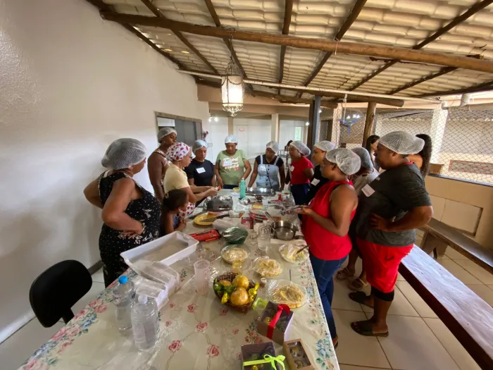 Curso de trufas para mães atípicas no CAPSi incentiva o empreendedorismo materno