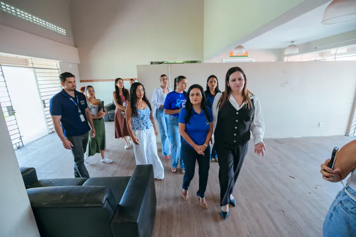 Prefeita Débora Regis e equipe da SESAB avaliam unidade de acolhimento para transformação em CAPSi