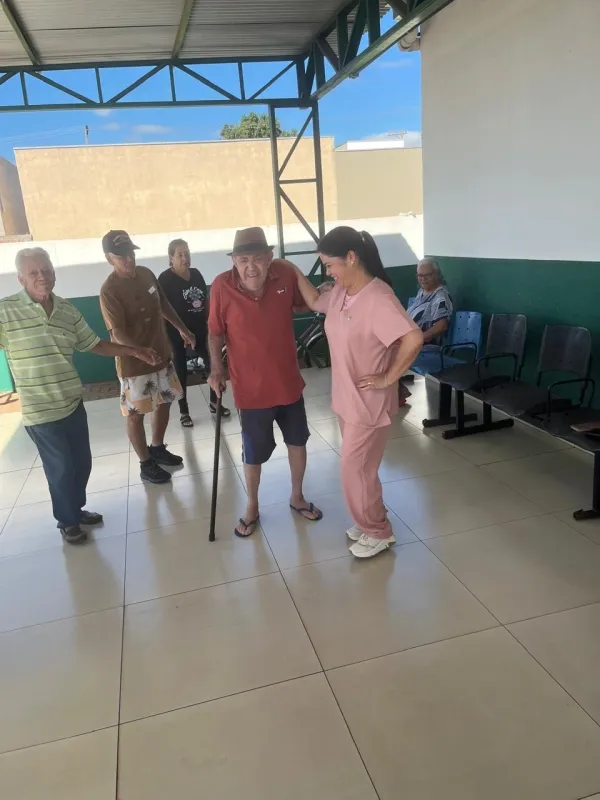 Grupo Hiperdia do ESF II recebe ação especial do Novembro Azul com palestra médica e práticas integrativas
