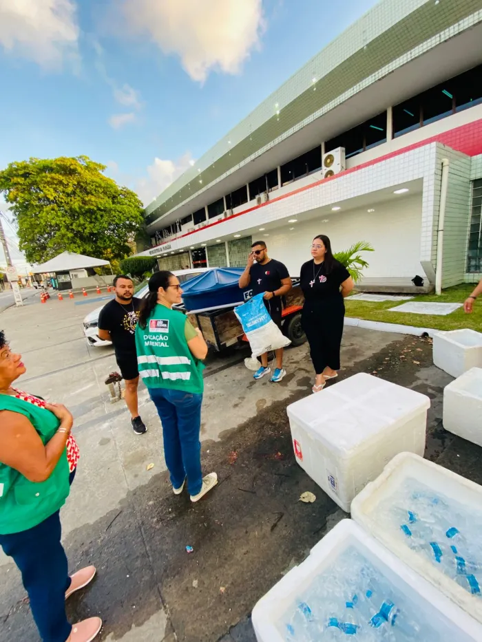 Emlur distribui 300 sacos para incentivar descarte correto de resíduos durante a Romaria da Penha