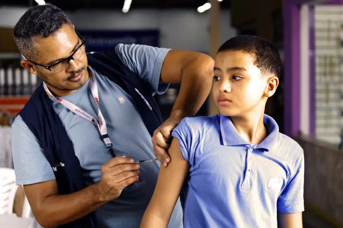 Prefeitura convoca adolescentes e jovens não vacinados para prevenção contra o HPV