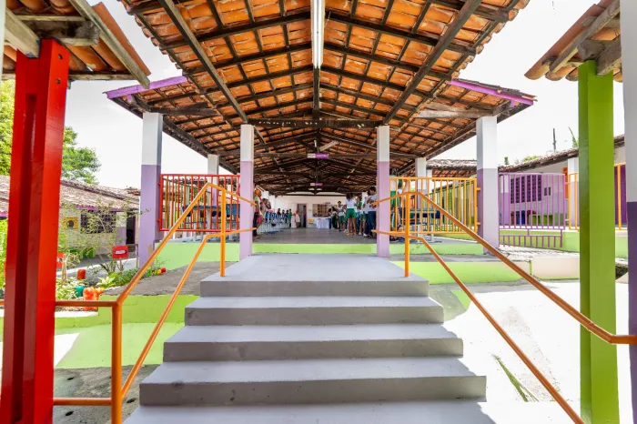 Escola Sônia Regina de Souza ganha espaços requalificados com série de intervenções