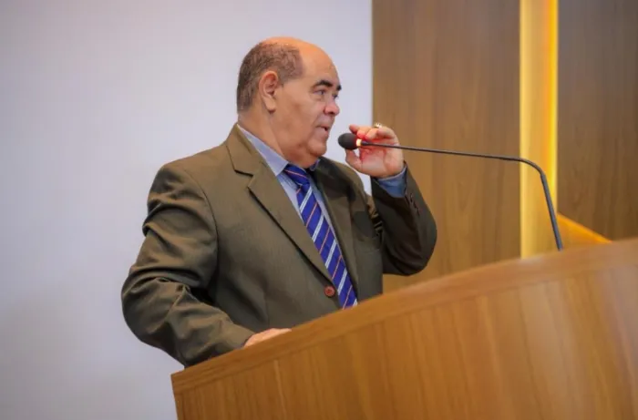 Astro de Ogum critica situação do transporte coletivo da capital