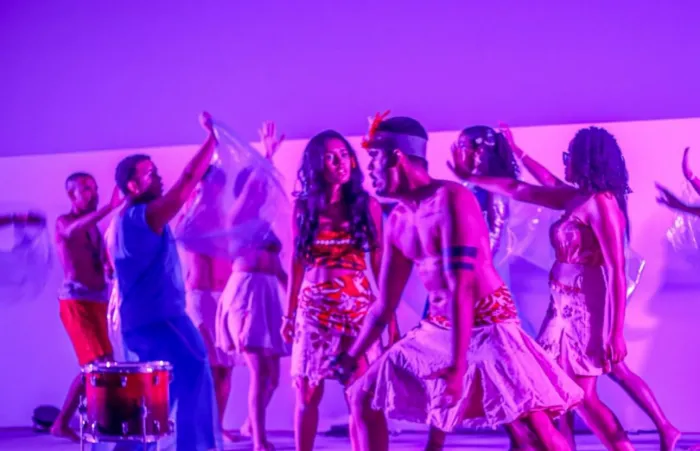 Colégio Multi Villas encerra novembro com espetáculo teatral que reforça parceria com a Semed e valoriza o protagonismo estudantil