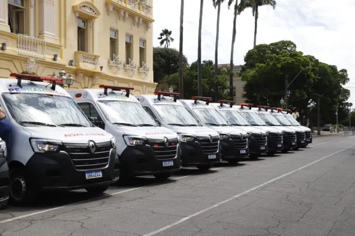 Governo de Pernambuco entrega 10 novas ambulâncias com suporte de UTI móvel para renovar frota de hospitais da Rede Estadual