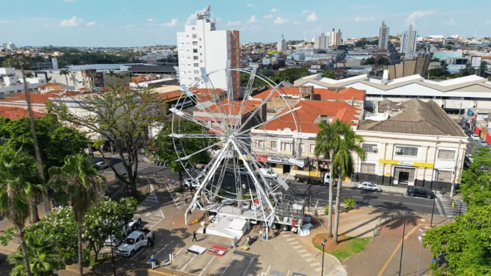Roda-gigante é a mais nova atração do Natal no Calçadão de Rio Preto