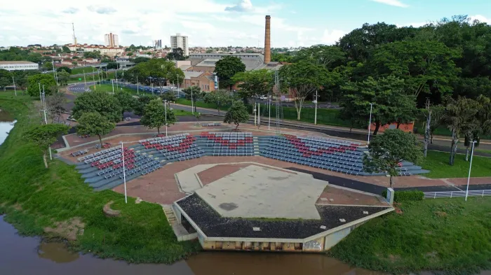 Evento bloqueia avenida perto do Anfiteatro Nelson Castro no domingo