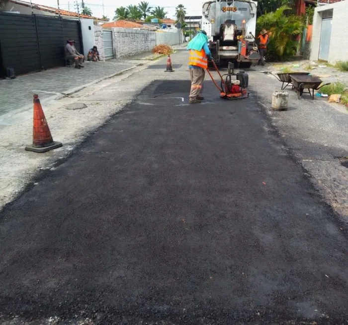 Operação tapa-buraco vai executar serviços em mais de 30 bairros nesta terça-feira