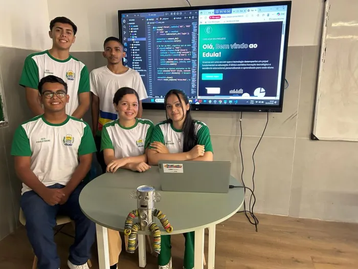 Estudantes protagonizam projetos de inteligência artificial e robótica no Ceti Paulo Freire em Guaribas