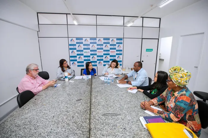 Prefeita Débora Regis discute demandas do Conselho Municipal de Saúde e aprimoramento dos serviços em reunião