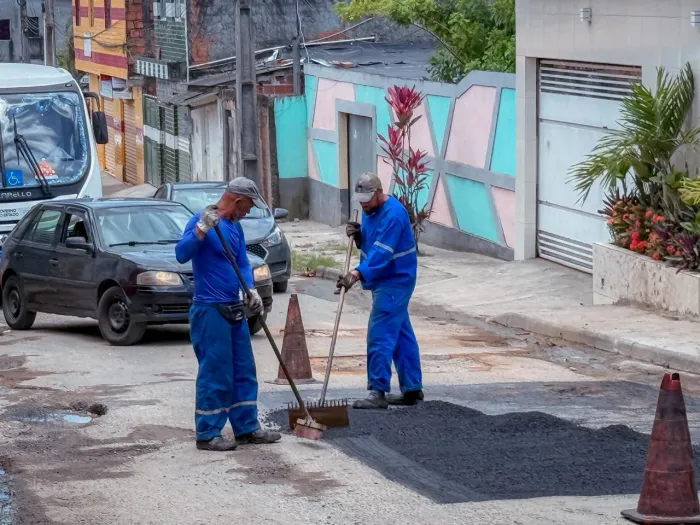 Portão e Areia Branca recebem serviços da Operação Buraco Zero