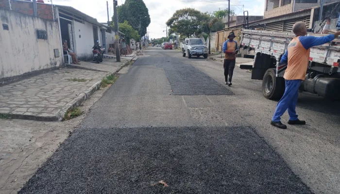 Seinfra encerra a semana com serviços da operação tapa-buraco em 20 bairros da Capital