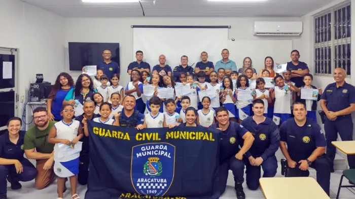 Araçatuba entrega de certificados do Projeto Pequeno Cidadão