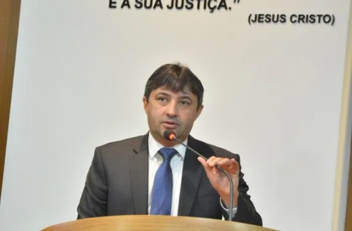 André Campos faz último discurso antes de sair de licença
