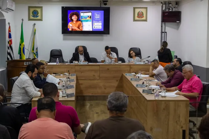 Câmara aprova requerimentos e tem sessão marcada por críticas à gestão cultural e alerta sobre investimentos da previdência