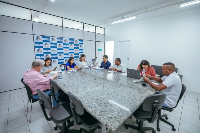 Prefeita Débora Regis reforça compromisso com servidores em reunião com o ASSEPMULFEBA