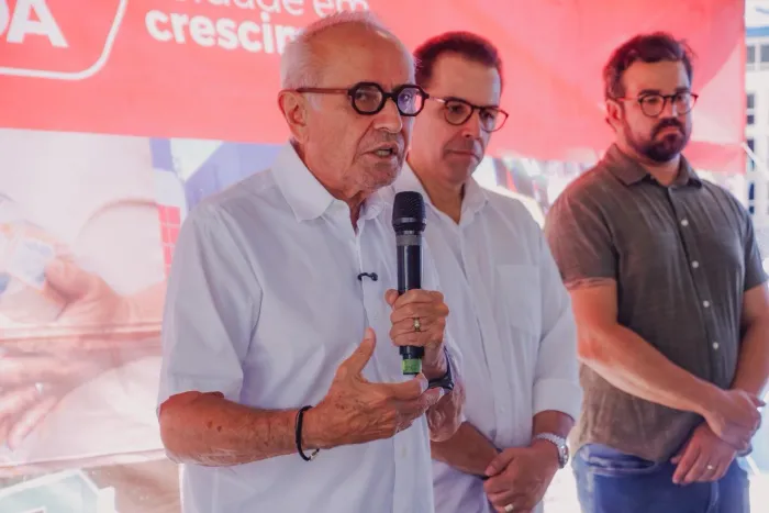 Cícero Lucena entrega 20 novas motocicletas e 50 coletores para reforçar as ações de fiscalização e coleta de materiais na Emlur