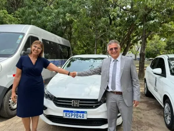 Uespi entrega veículo para o Campus Clóvis Moura de forma a fortalecer ações acadêmicas e administrativas