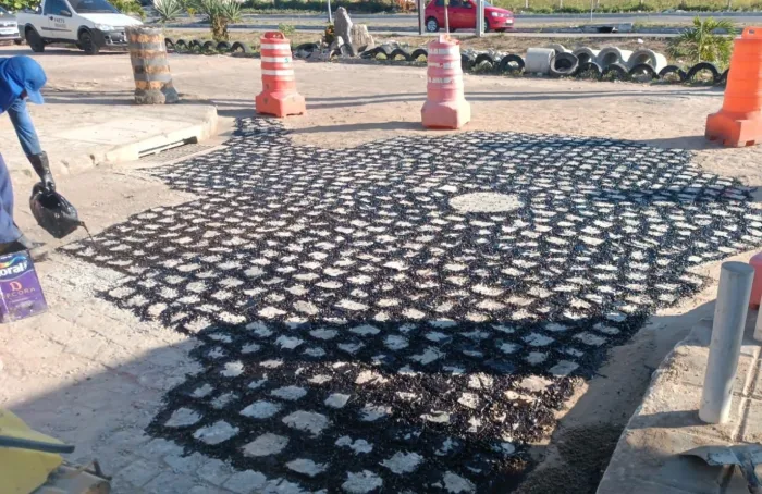 Seinfra executa serviços de manutenção de tapa-buraco e na rede de drenagem nesta quinta-feira