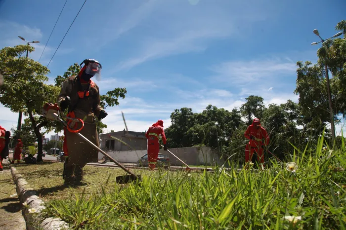Emlur intensifica ação de limpeza no Acesso Oeste, Beira Rio e Tancredo Neves