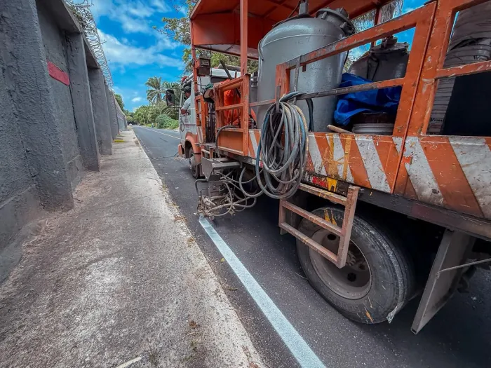 Sinalização viária de Buraquinho é renovada com ações do Pavimenta Lauro