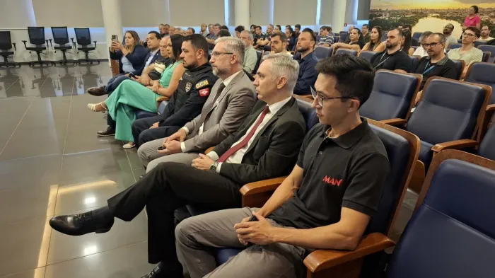 Servidores participam de roda de conversa sobre masculinidades